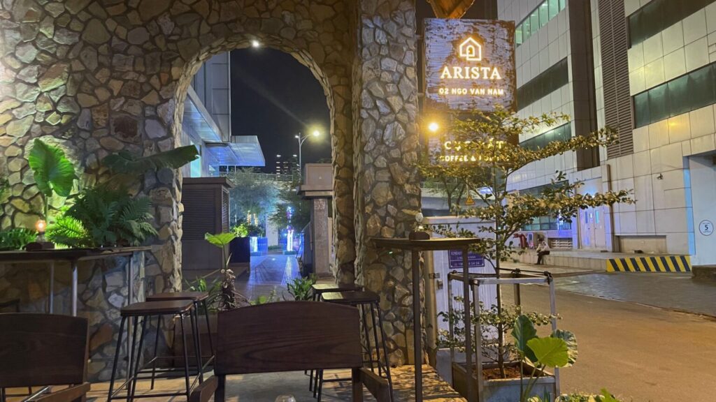 Cục Đất Coffee and Lounge