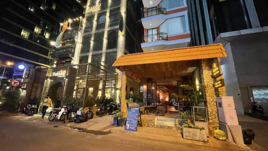 Cục Đất Coffee and Lounge